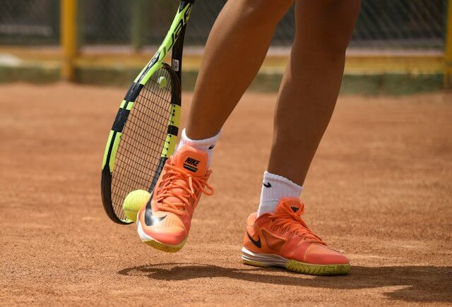 Tennis shoes