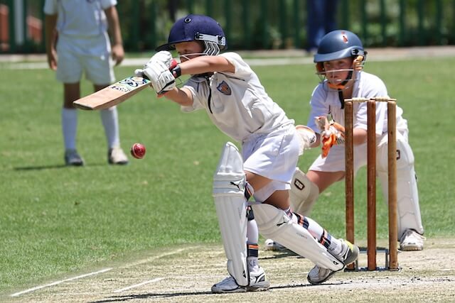 kids
playing cricket